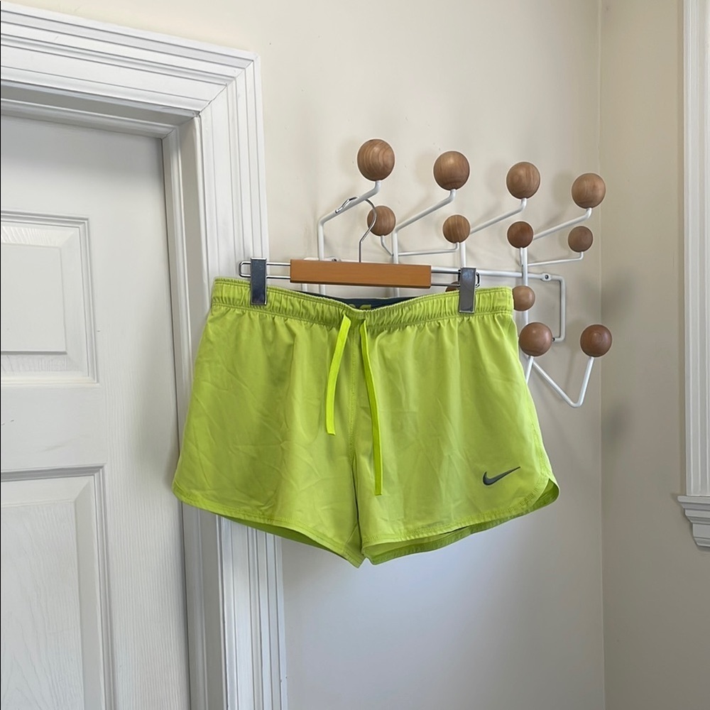 Nike - Dri-Fit Workout Shorts - Neon Yellow - M
